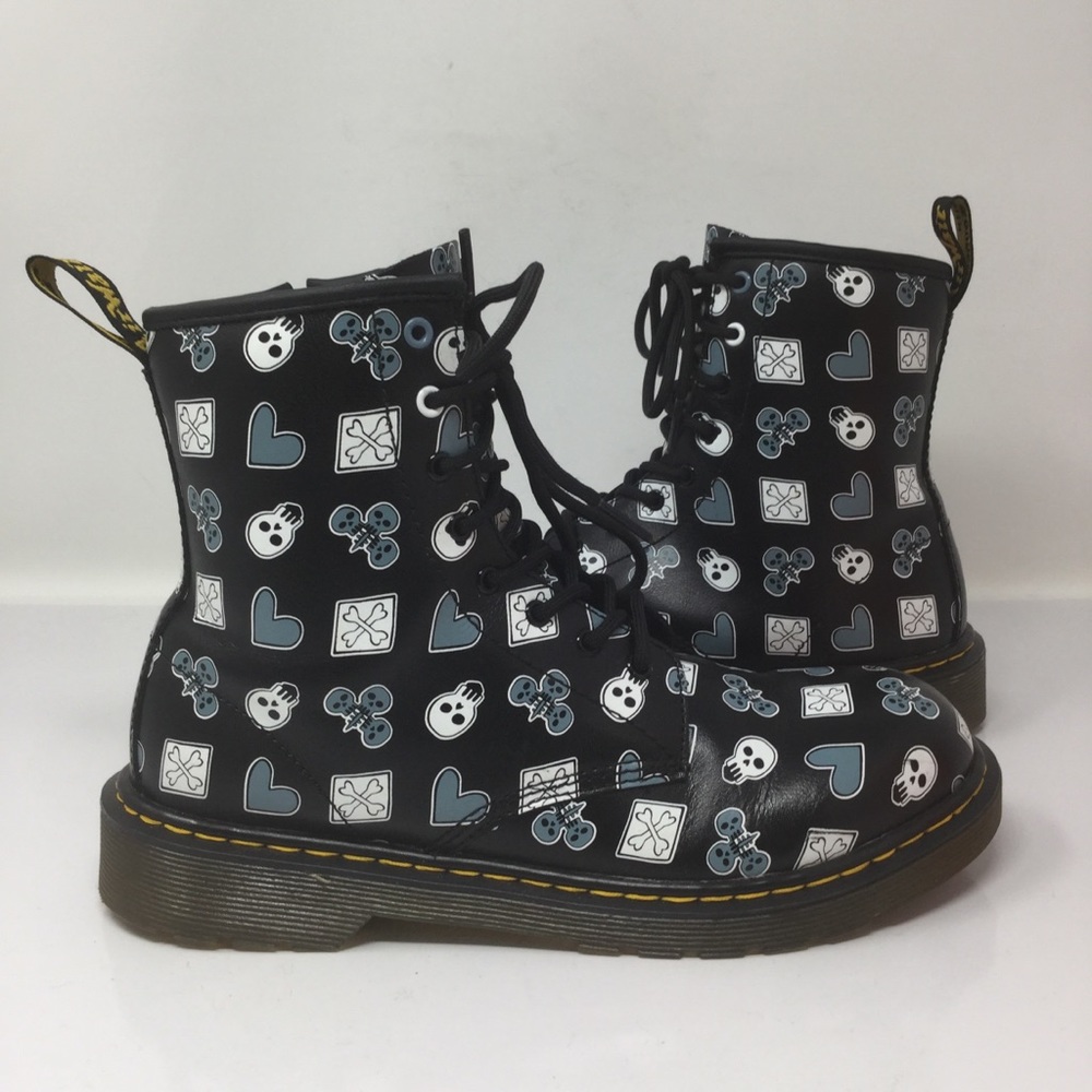 Dr. Martens Delaney Boots. Skulls w/ hearts